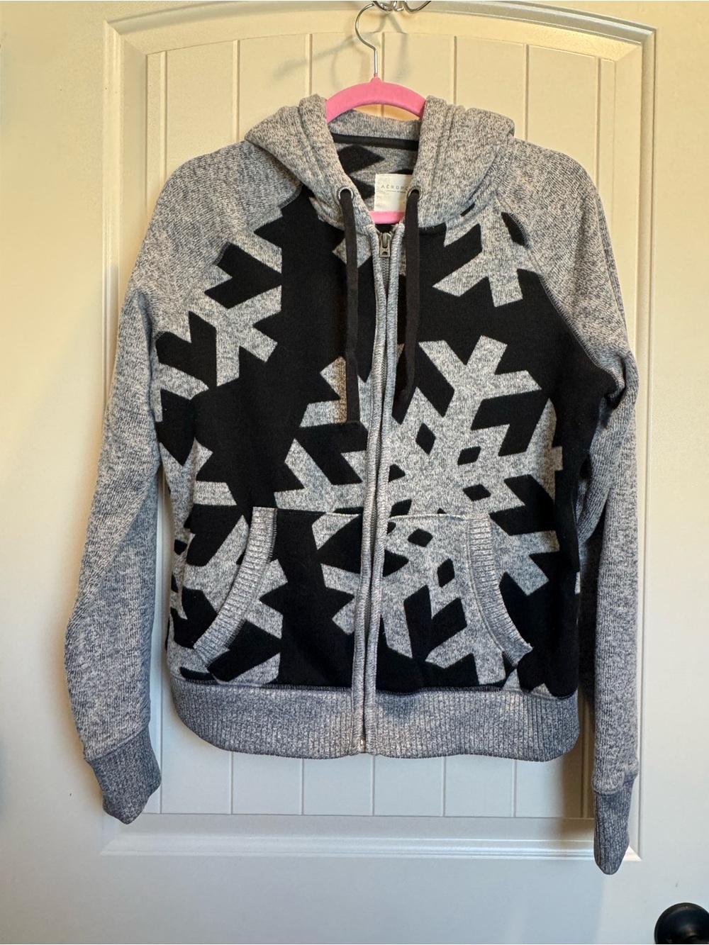 Aeropostale Black and Gray Snowflake Zip Hoodie